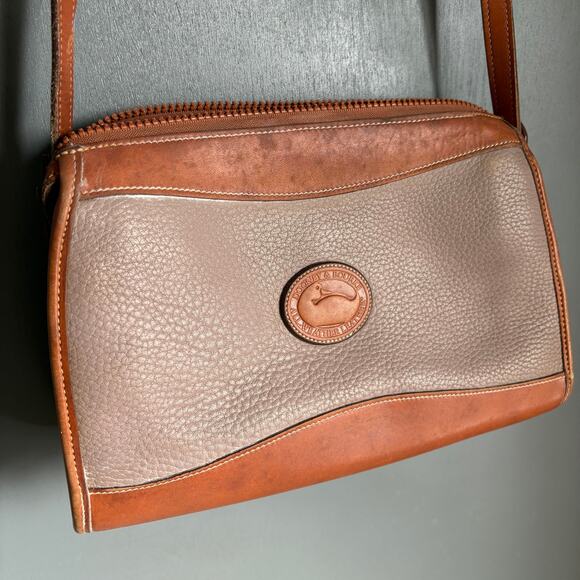 Vintage DOONEY & BOURKE Two Tone Brown Zip Medium Leather Crossbody Purse Bag - Picture 2 of 16